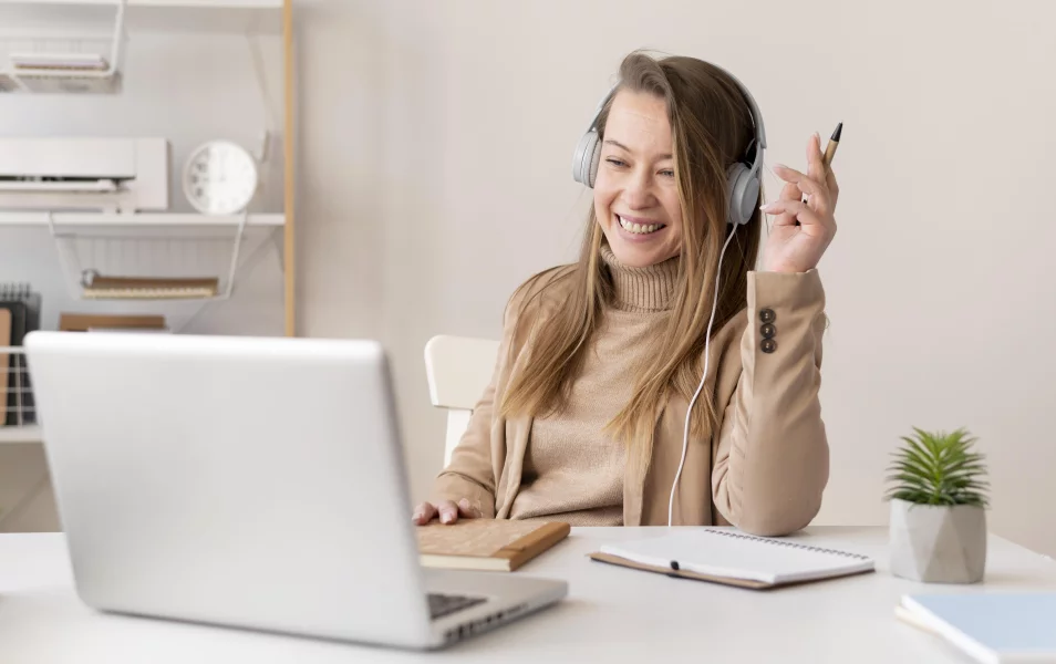 IT tester is at an online meeting with her colleagues